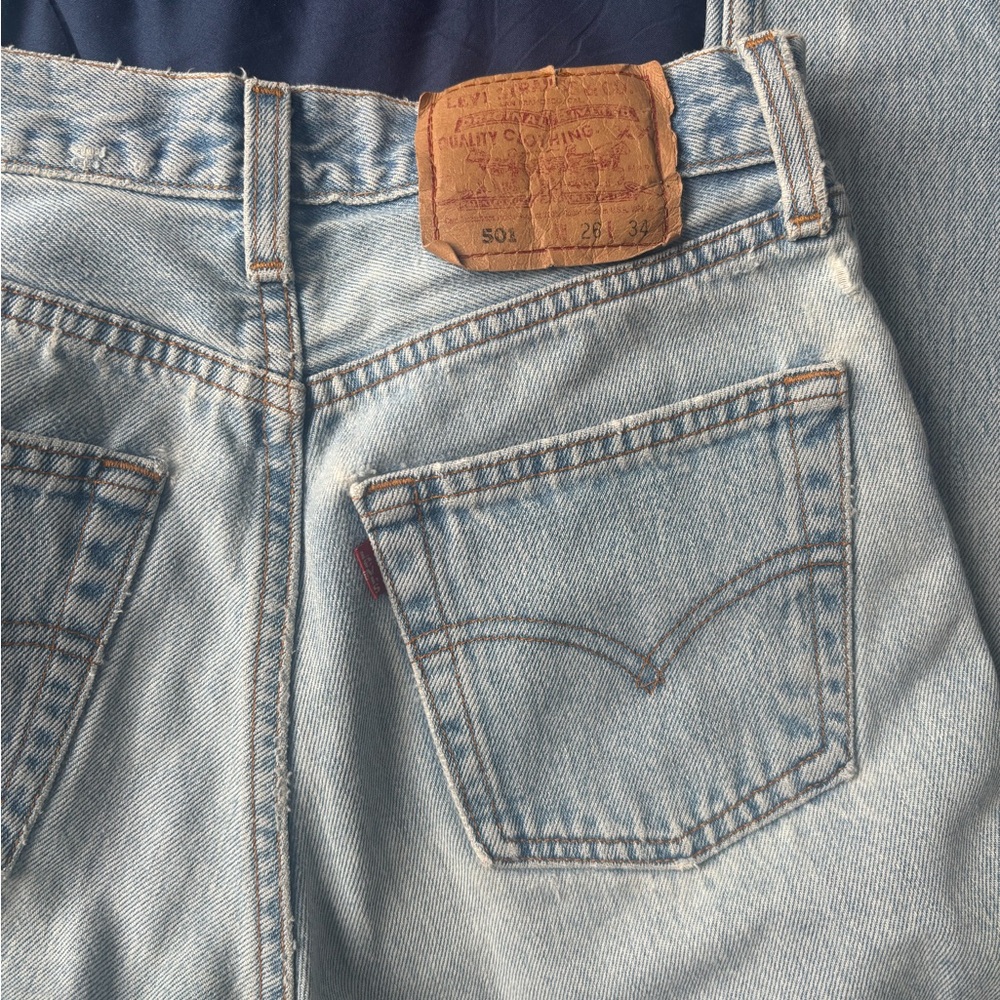 Levi’s mid rise straight leg